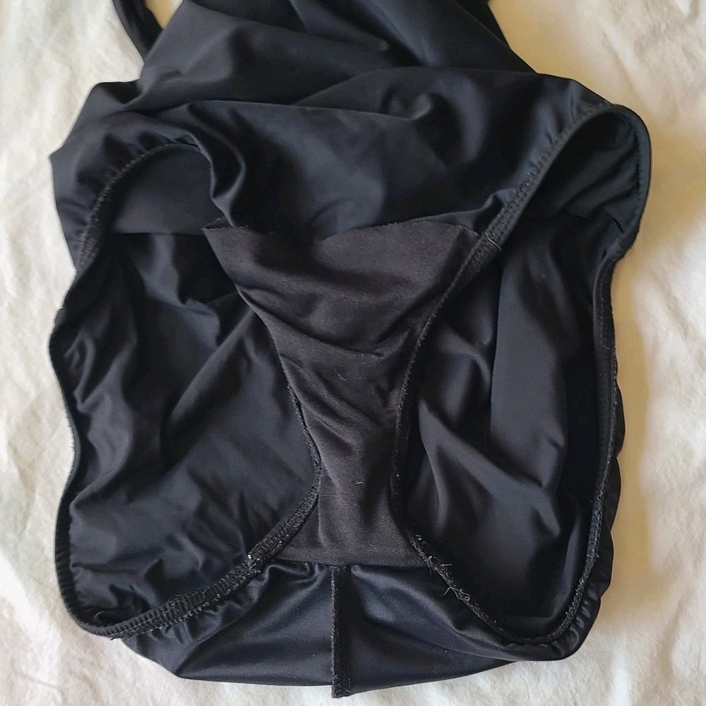 Miraclesuit Sz. 10 Black Halter Gold Medallion Resort Slimming Tummy Control - Picture 3 of 8